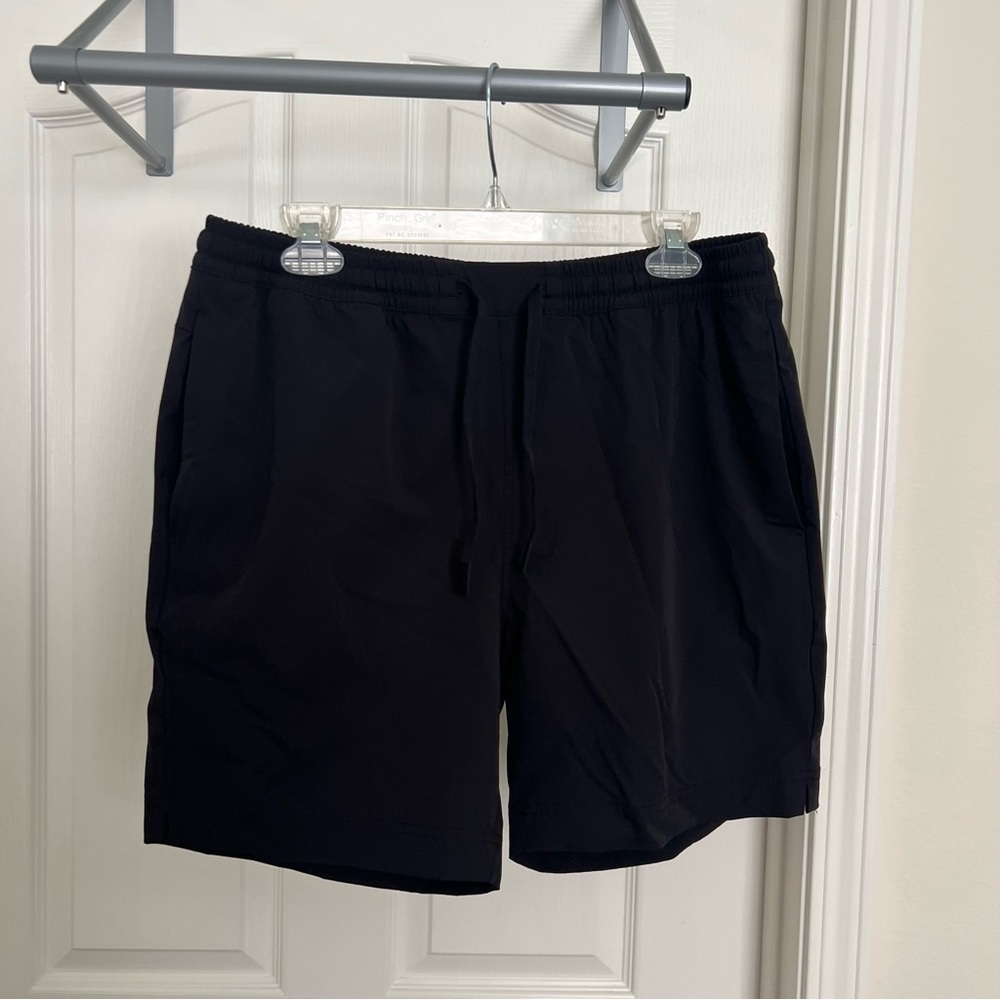 Cuts clothing size large black men’s shorts